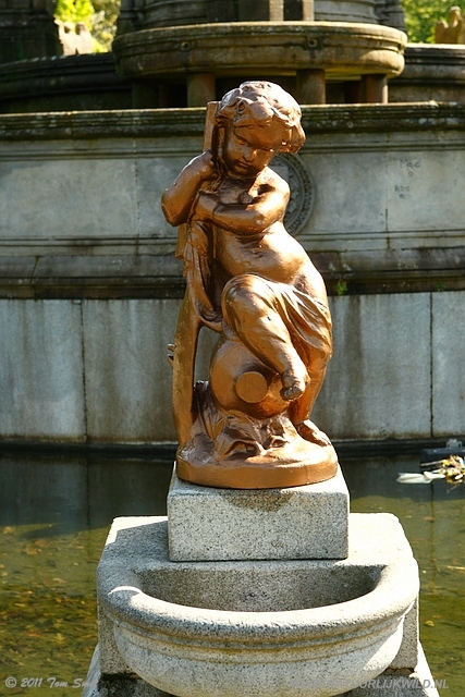 Stewart Memorial Fountain at Kevingrove Park